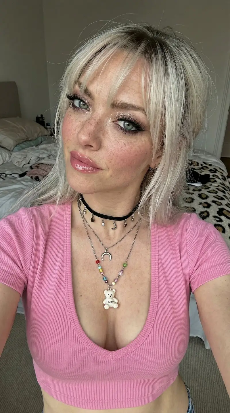 Preview of Photorealistic Influencer Close-up Selfie