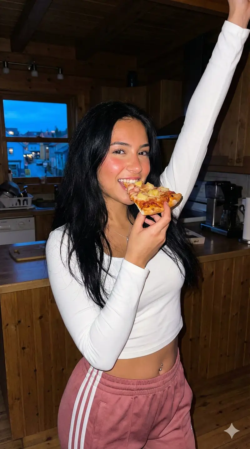 پیش‌نمایش Candid Lifestyle Shot with Direct Flash Photography