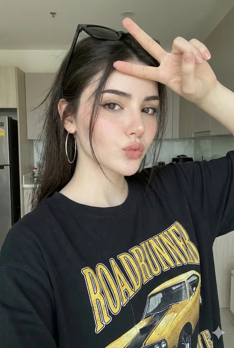 پیش‌نمایش Playful Selfie Portrait with Peace Sign (JSON)