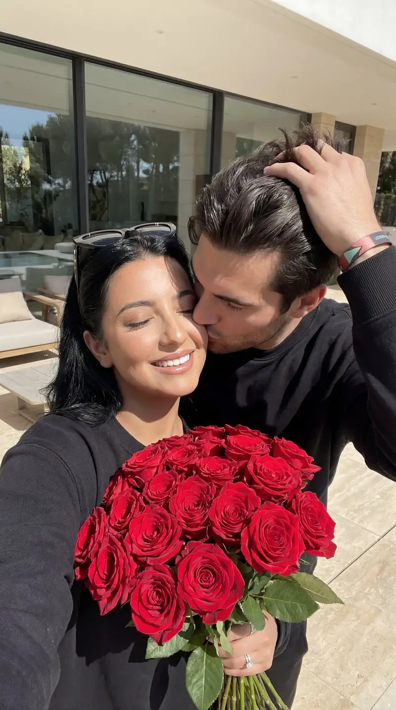 پیش‌نمایش Photorealistic Couple Portrait with Harsh Midday Sun and Red Roses