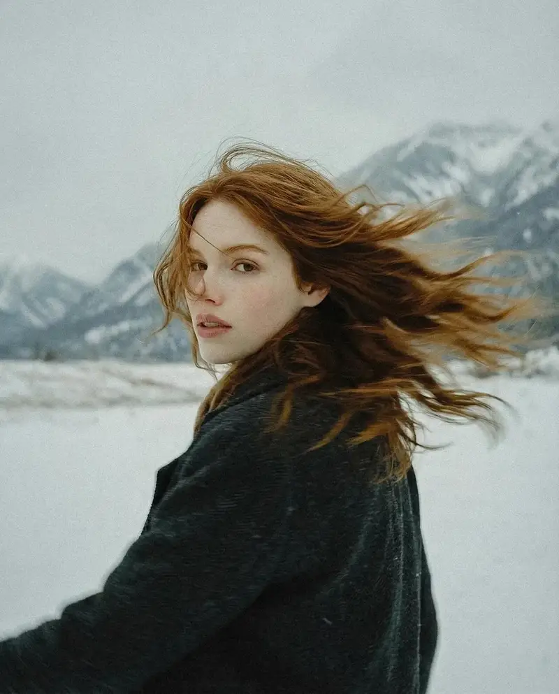 پیش‌نمایش Poetic Cinematic Winter Portrait