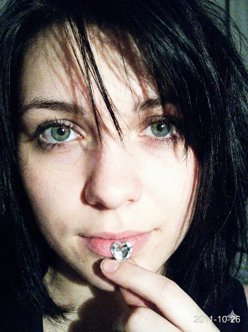 Preview of Raw Candid Close-Up Selfie Prompt (High Grain)