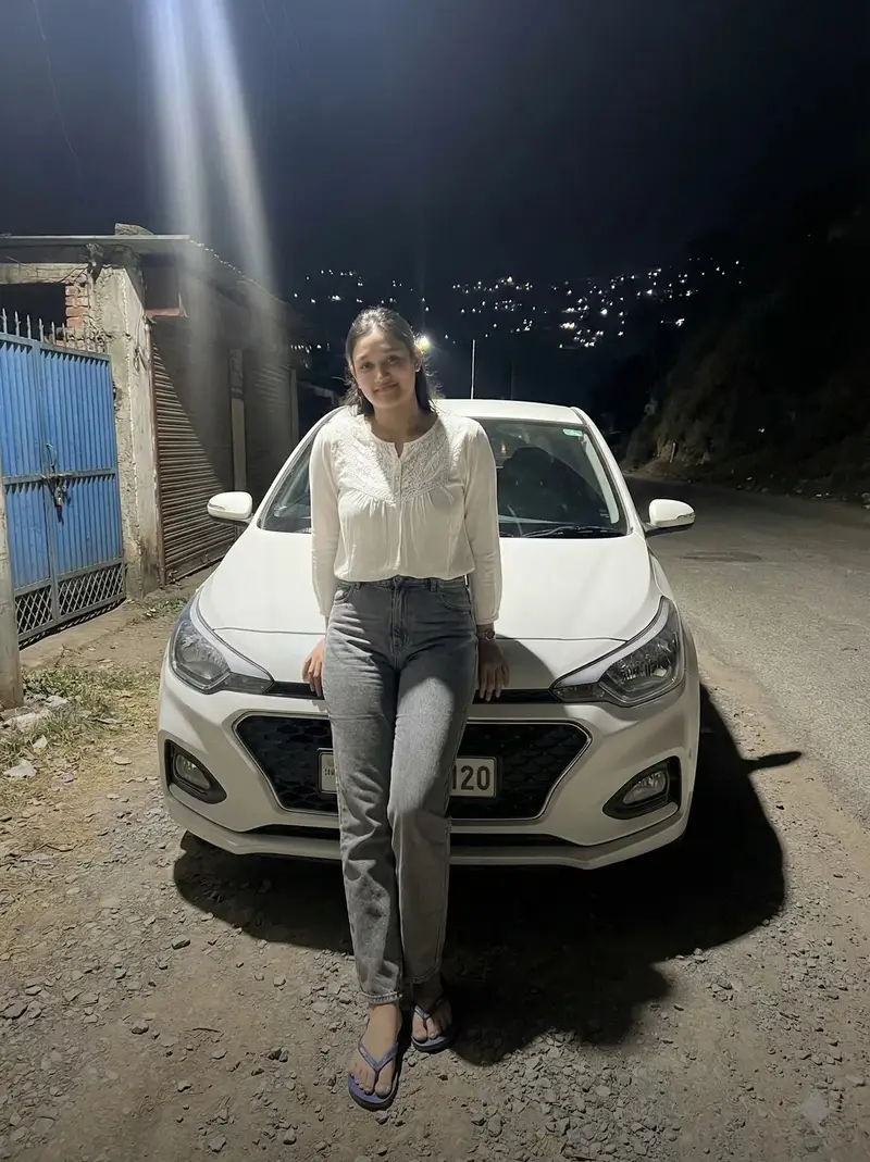 Preview of High-Contrast Night Portrait Prompt (Car)