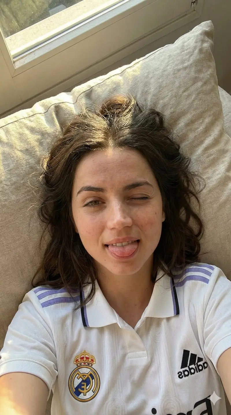 Preview of JSON Prompt for Scarlett Johansson in Real Madrid Kit (Candid Selfie)