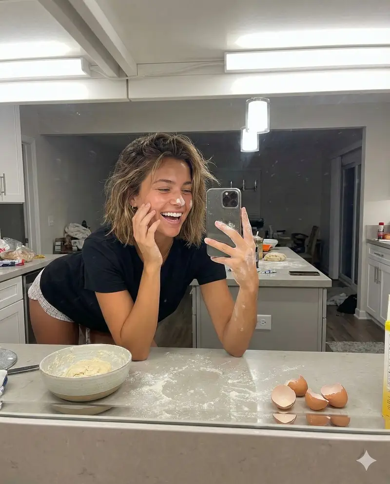 پیش‌نمایش Playful Mirror Selfie in a Messy Kitchen