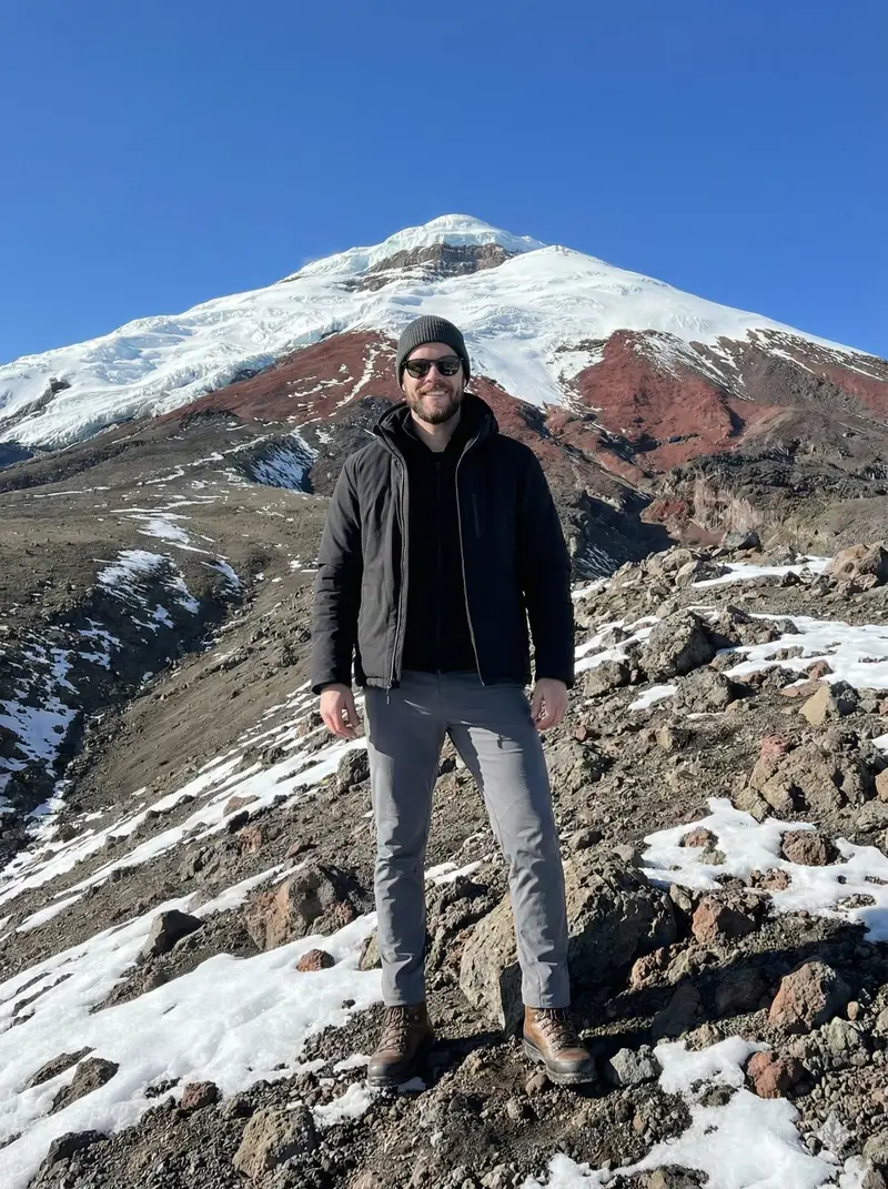 پیش‌نمایش Hyper-realistic Editorial Photo at Cotopaxi, Ecuador