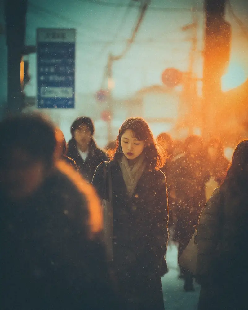 پیش‌نمایش Cinematic Moody Street Photography Prompt