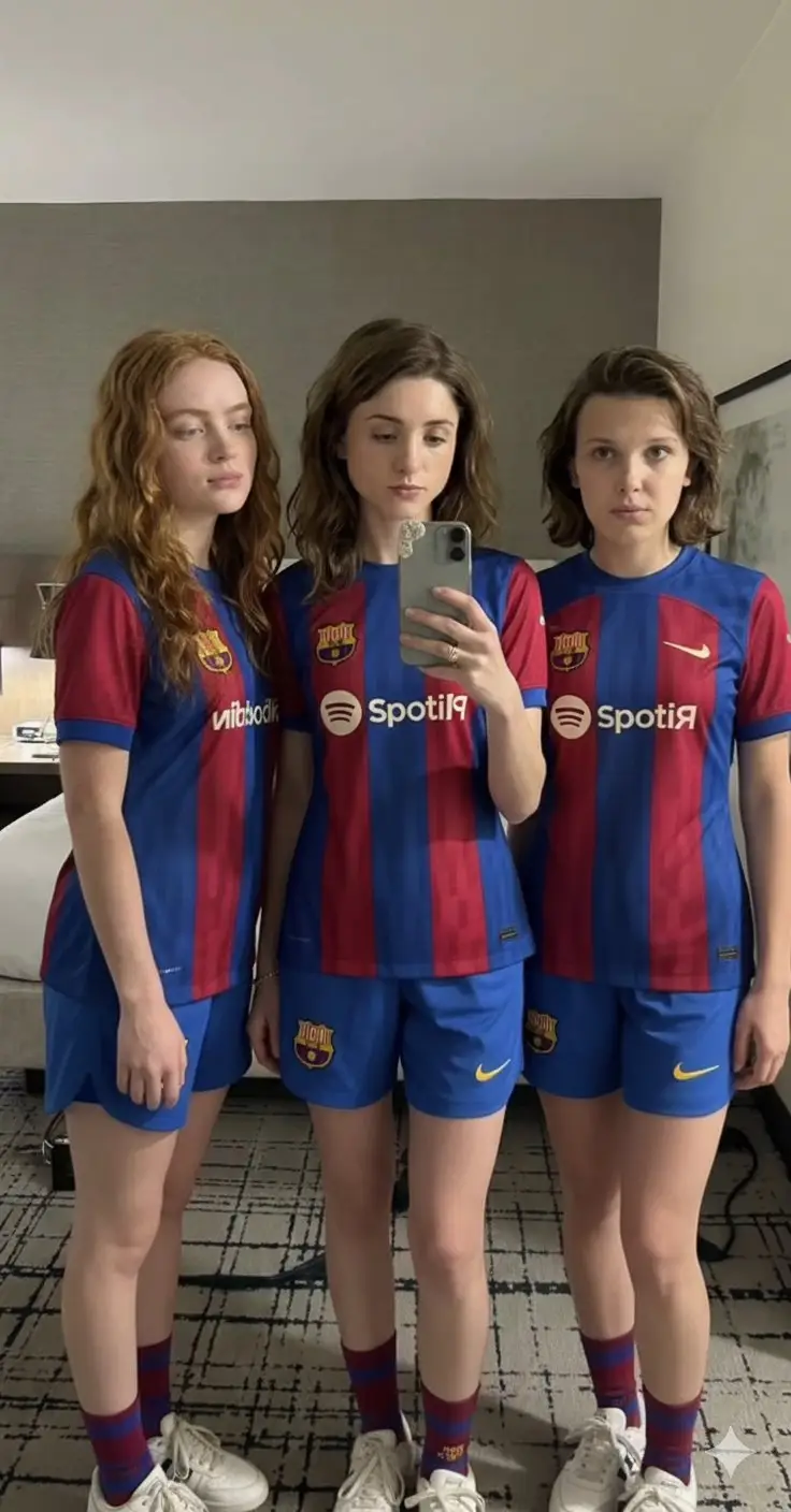 پیش‌نمایش Full-Body Mirror Selfie of Actresses in FC Barcelona Kits