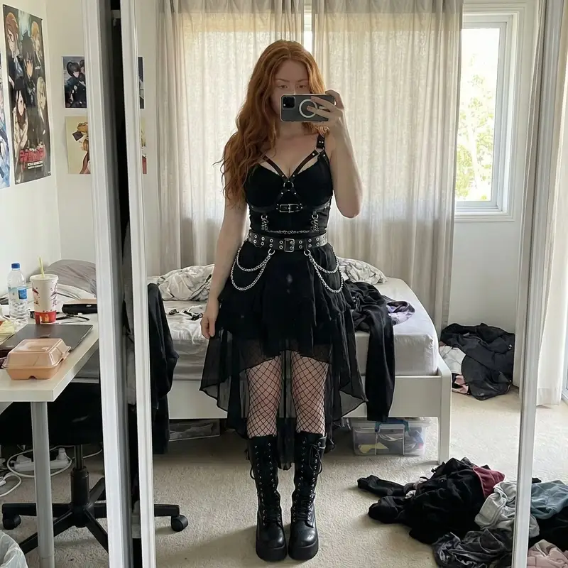 پیش‌نمایش Gothic Mirror Selfie in Messy Bedroom