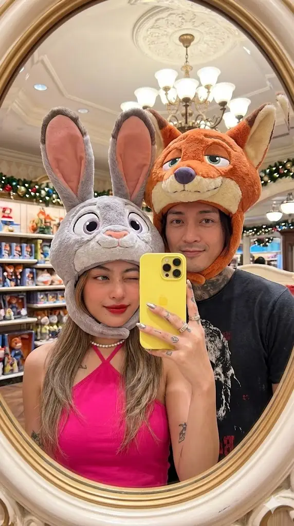 Preview of Zootropolis Couple Mirror Selfie Prompt
