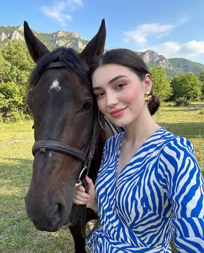Preview of Luxury Lifestyle Portrait Prompt with Horse for Gemini Nano Banana Pro