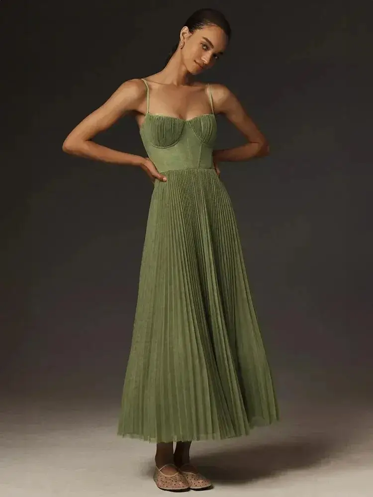 پیش‌نمایش E-commerce Product Listing: Realistic UGC Dress Photo